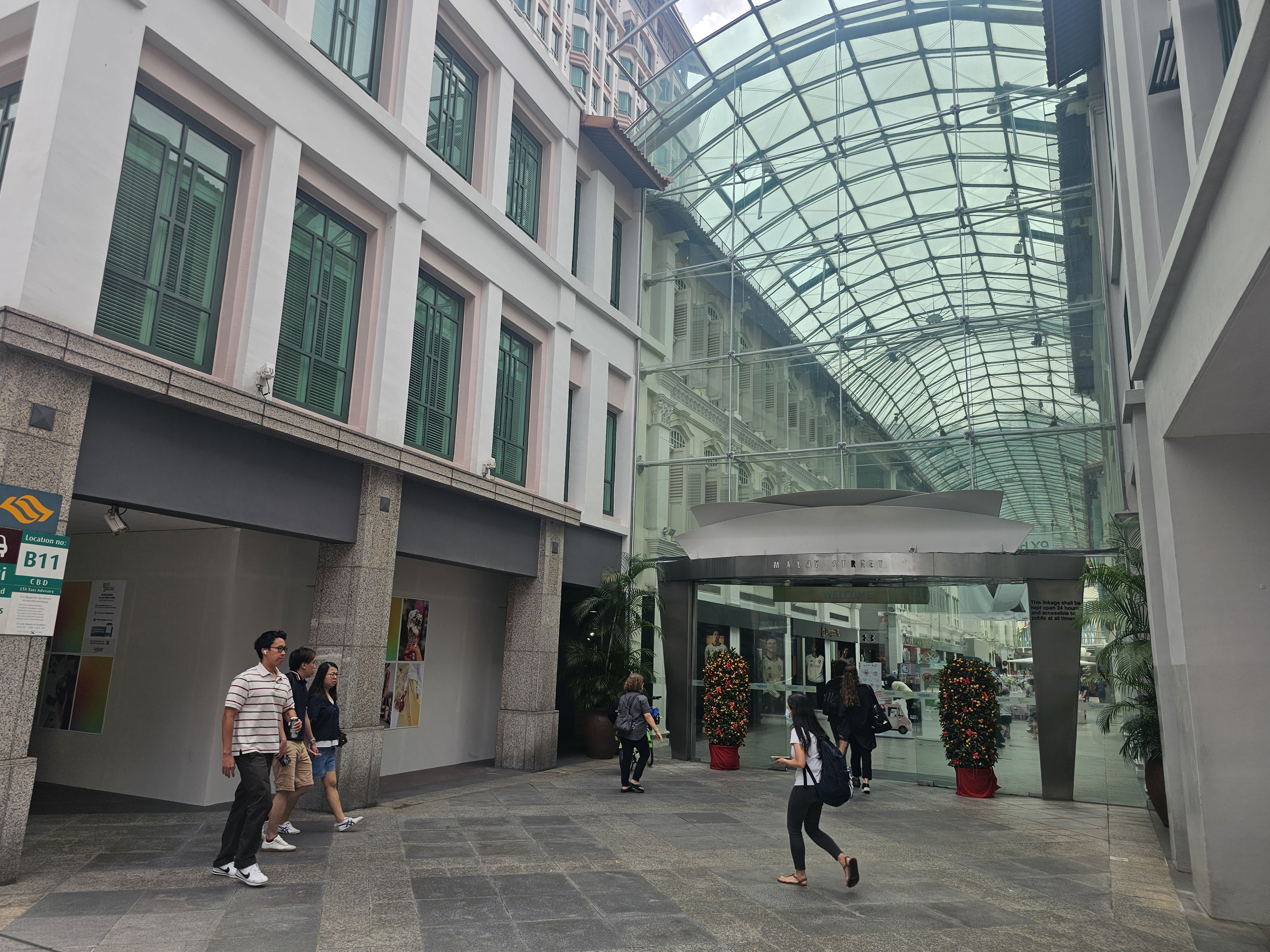 Bugis Junction exterior from the pavement
